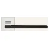 Дверная ручка на квадратном основании Linea Cali SLIM 1110/019 CE  хром глянцевый/черный матовый
