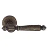 Дверная ручка на круглом основании Venezia \"PELLESTRINA\" D1 античная бронза