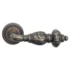 Дверная ручка на круглом основании Venezia \"LUCRECIA\" D3 античная бронза