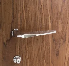 Дверная ручка на круглом основании Venezia Unique \"STONE\" (серия SLIM) полированный хром