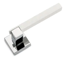 Дверная ручка на квадратной розетке Sicma Katay 127.CLBI.18 RQ 01 полированный хром+белая накладка (45x45мм)