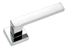 Дверная ручка на квадратной розетке Sicma Shelby 165.CL.18 RQ полированный хром (пластиковая база 45x45мм)