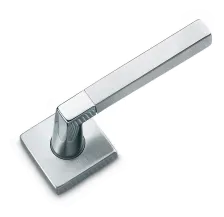 Дверная ручка на квадратной розетке Sicma Fenix 01.CC.18 RQ 98 полированный хром/матовый хром