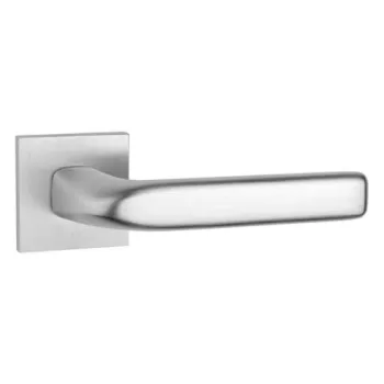 Дверная ручка Tupai на квадратном основании 4162 Q 5S-96 матовый хром