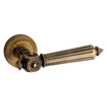 Дверная ручка на круглом основании Pasini Patrizio 2831 античная бронза