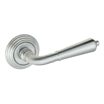 Дверная ручка на круглом основании Venezia \"VIGNOLE\" D8 матовый хром