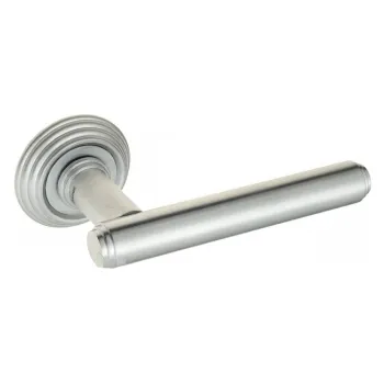 Дверная ручка на круглом основании Venezia \"EXA\" D8 матовый хром