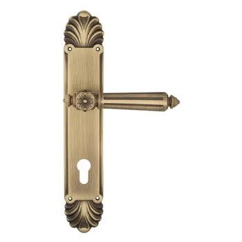 Дверная ручка Venezia \"CASTELLO\" CYL на планке PL87 матовая бронза