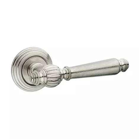 Дверная ручка на круглом основании Michelle 106/269 F99 старое серебро
