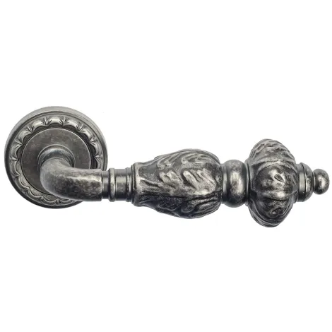 Дверная ручка на круглом основании Venezia \"LUCRECIA\" D2 античное серебро