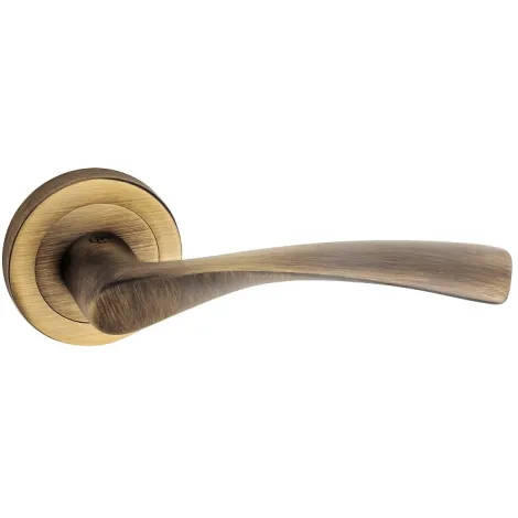 Дверная ручка на круглом основании Pasini Ninfa 3471 античная бронза