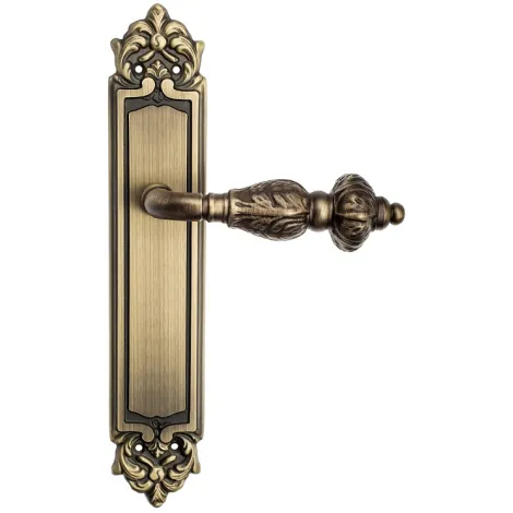 Дверная ручка Venezia \"LUCRECIA\" на планке PL96 матовая бронза