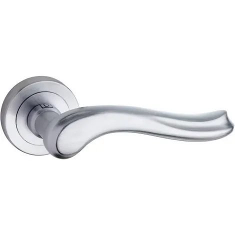 Дверная ручка на круглом основании Pasini Laura Liscia 0301 матовый хром