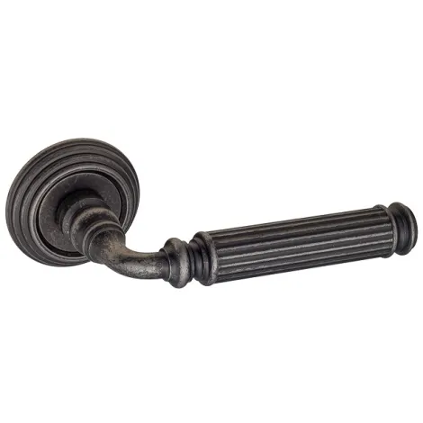 Дверная ручка на круглом основании Venezia \"MOSCA\" D8 античное серебро