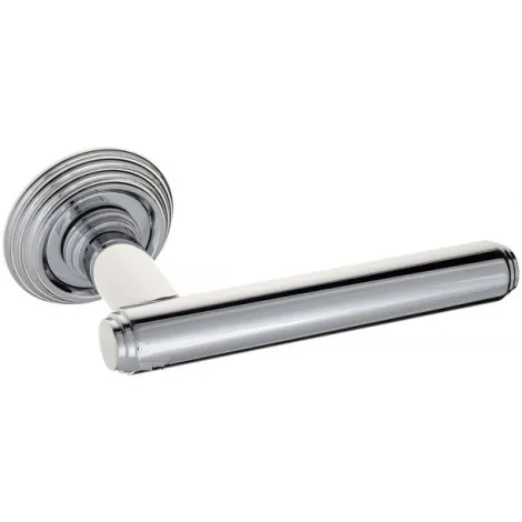 Дверная ручка на круглом основании Venezia \"EXA\" D8 полированный хром