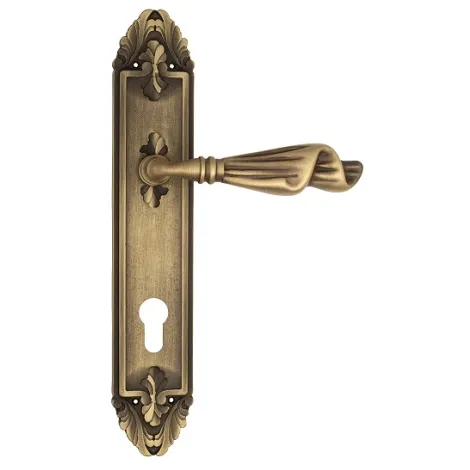 Дверная ручка Venezia \"OPERA\" CYL на планке PL90 матовая бронза