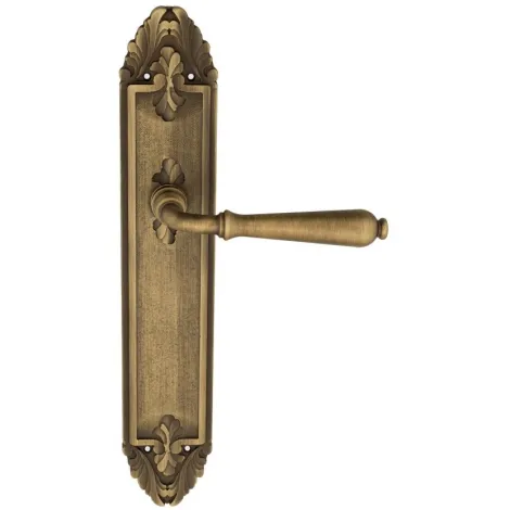 Дверная ручка Venezia \"CLASSIC\" на планке PL90 матовая бронза