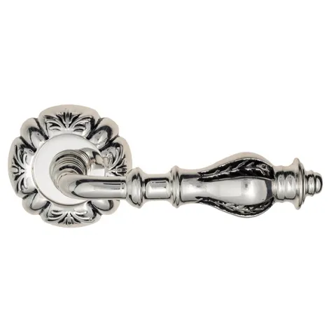 Дверная ручка на круглом основании Venezia \"GIFESTION\" D5 натуральное серебро + черный