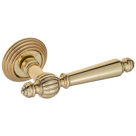 Дверная ручка на круглом основании Venezia \"PELLESTRINA\" D8 полированная латунь