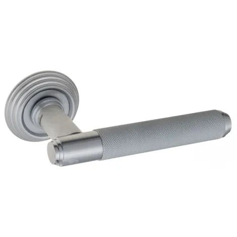 Дверная ручка на круглом основании Venezia \"EXA ZIG\" D8 матовый хром