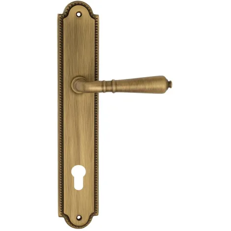 Дверная ручка Venezia \"VIGNOLE\" CYL на планке PL98 матовая бронза