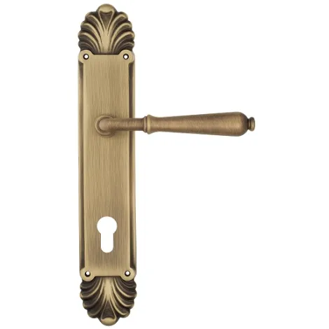 Дверная ручка Venezia \"CLASSIC\" CYL на планке PL87 матовая бронза