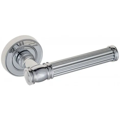 Дверная ручка на круглом основании Venezia \"IMPERO\" D6 полированный хром