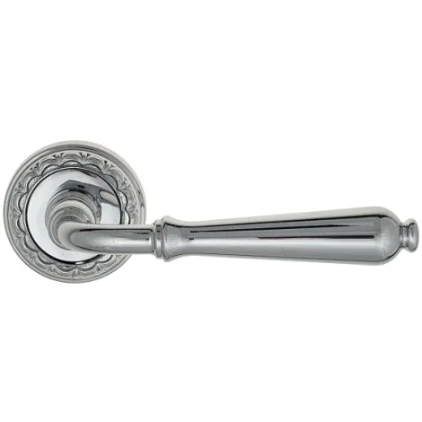 Дверная ручка на круглом основании Venezia \"CLASSIC\" D2 полированный хром