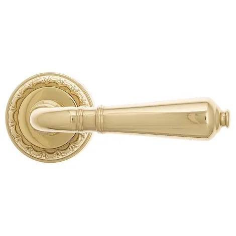 Дверная ручка на круглом основании Venezia \"VIGNOLE\" D2 полированная латунь