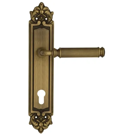 Дверная ручка Venezia \"MOSCA\" CYL на планке PL96 матовая бронза