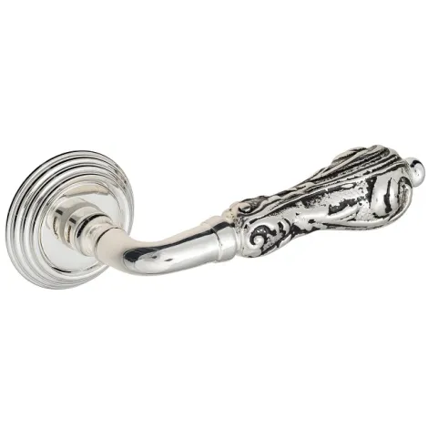 Дверная ручка на круглом основании Venezia \"MONTE CRISTO\" D8 натуральное серебро + черный