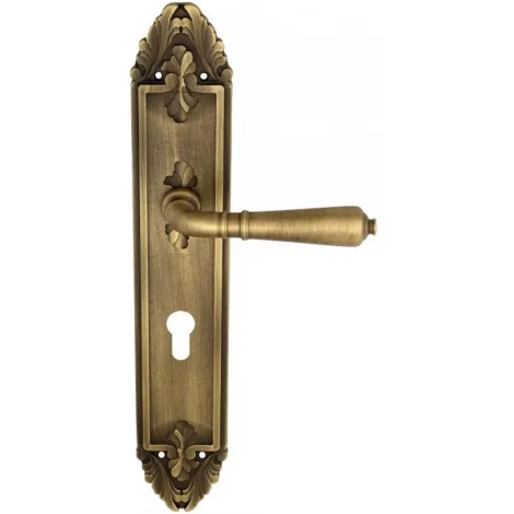 Дверная ручка Venezia \"VIGNOLE\" CYL на планке PL90 матовая бронза