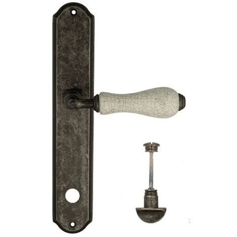 Дверная ручка Venezia \"COLOSSEO\" белая керамика паутинка WC-2 на планке PL02 античное серебро