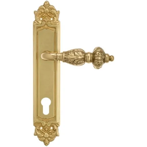 Дверная ручка Venezia \"LUCRECIA\" CYL на планке PL96 полированная латунь