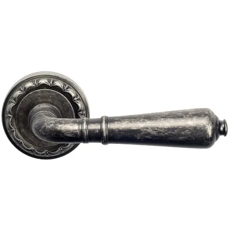 Дверная ручка на круглом основании Venezia \"VIGNOLE\" D2 античное серебро