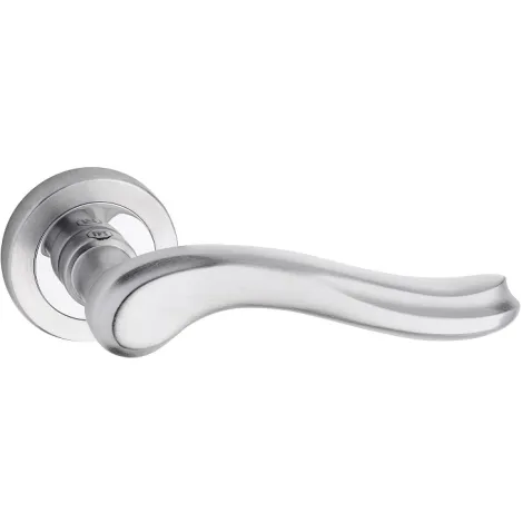 Дверная ручка на круглом основании Pasini Laura Liscia 0301 хром/матовый хром