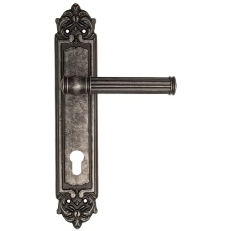 Дверная ручка Venezia \"IMPERO\" CYL на планке PL96 античное серебро