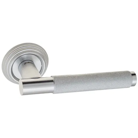 Дверная ручка на круглом основании Fratelli Cattini \"UNA X\" D8-CS матовый хром