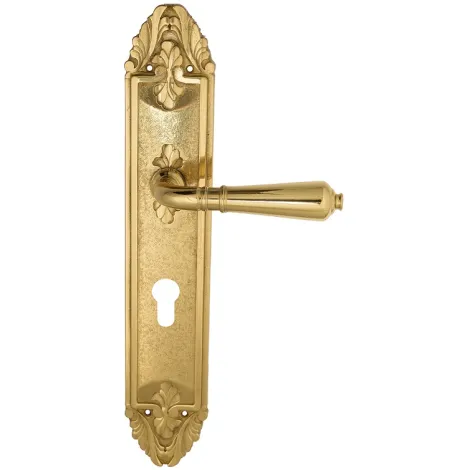 Дверная ручка Venezia \"VIGNOLE\" CYL на планке PL90 полированная латунь