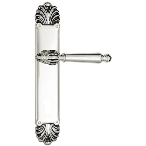 Дверная ручка Venezia \"PELLESTRINA\" CYL на планке PL87 натуральное серебро + черный