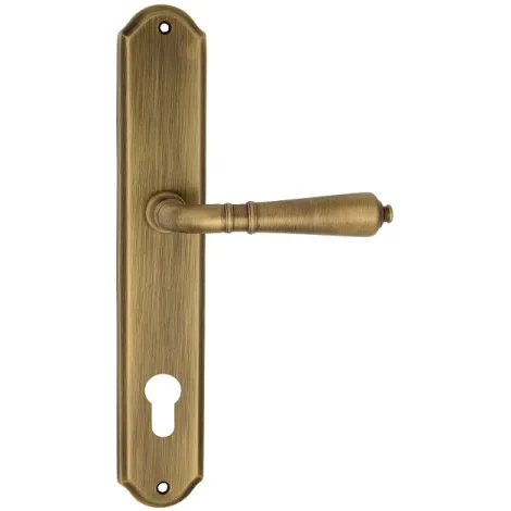 Дверная ручка Venezia \"VIGNOLE\" CYL на планке PL02 матовая бронза