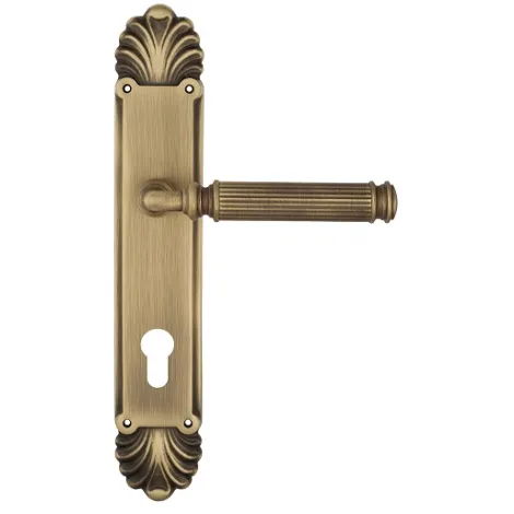 Дверная ручка Venezia \"MOSCA\" CYL на планке PL87 матовая бронза