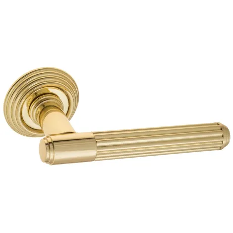 Дверная ручка на круглом основании Venezia \"EXA TUBE\" D8 полированная латунь