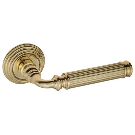 Дверная ручка на круглом основании Venezia \"MOSCA\" D8 полированная латунь