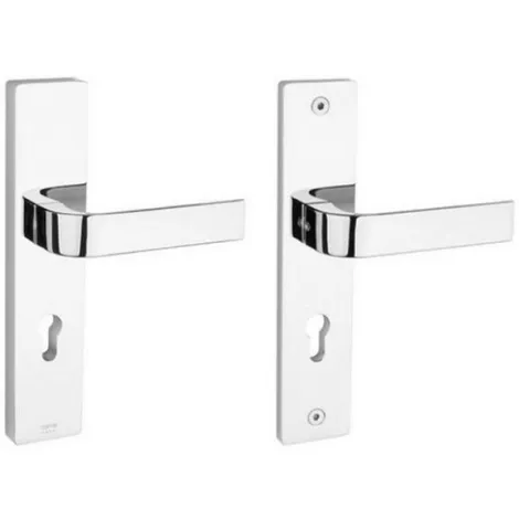 Дверная ручка Tupai на планке 3215-03 полированный хром