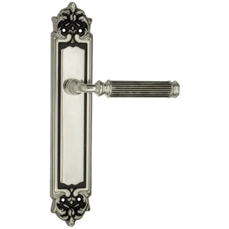 Дверная ручка Venezia \"MOSCA\" на планке PL96 натуральное серебро + черный