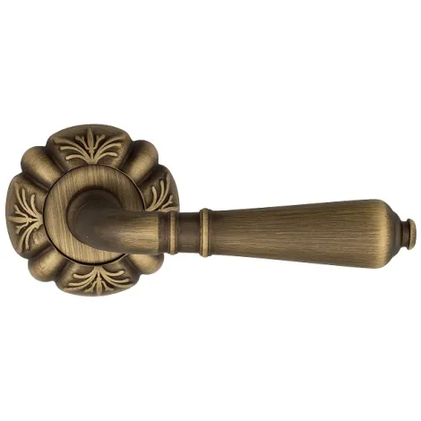 Дверная ручка на круглом основании Venezia \"VIGNOLE\" D5 матовая бронза