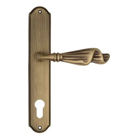 Дверная ручка Venezia \"OPERA\" CYL на планке PL02 матовая бронза