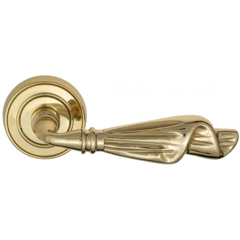 Дверная ручка на круглом основании Venezia \"OPERA\" D6 полированная латунь