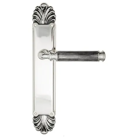 Дверная ручка Venezia \"MOSCA\" на планке PL87 натуральное серебро + черный